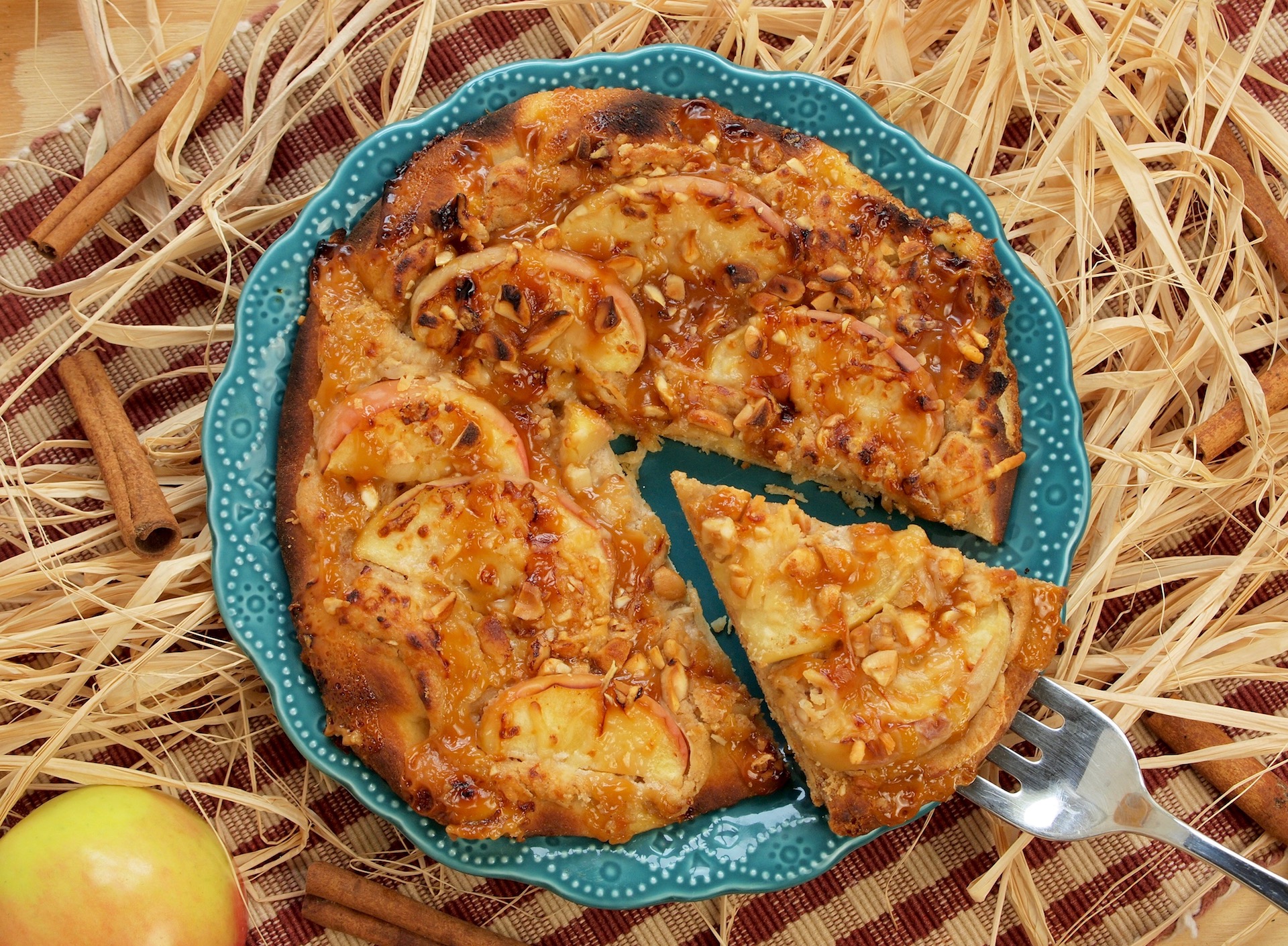 Caramel Apple Dessert Pizza