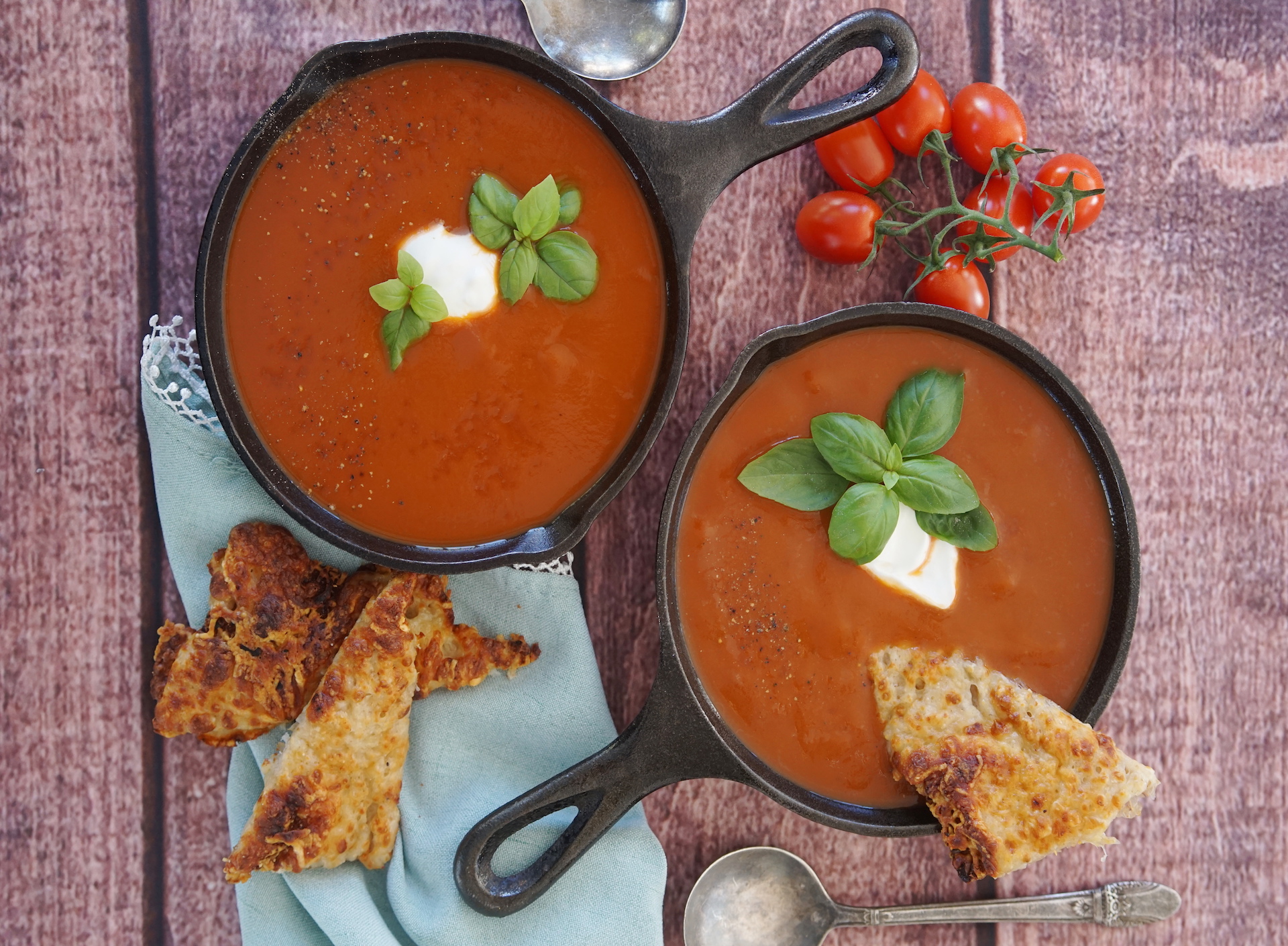 Tomato Soup with Cheesy Bread